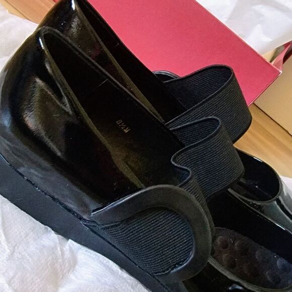 🆕️ Vaneli Fakir Patent Leather Buckle Square Toe Mini Wedge Flats in Black - Picture 3 of 13
